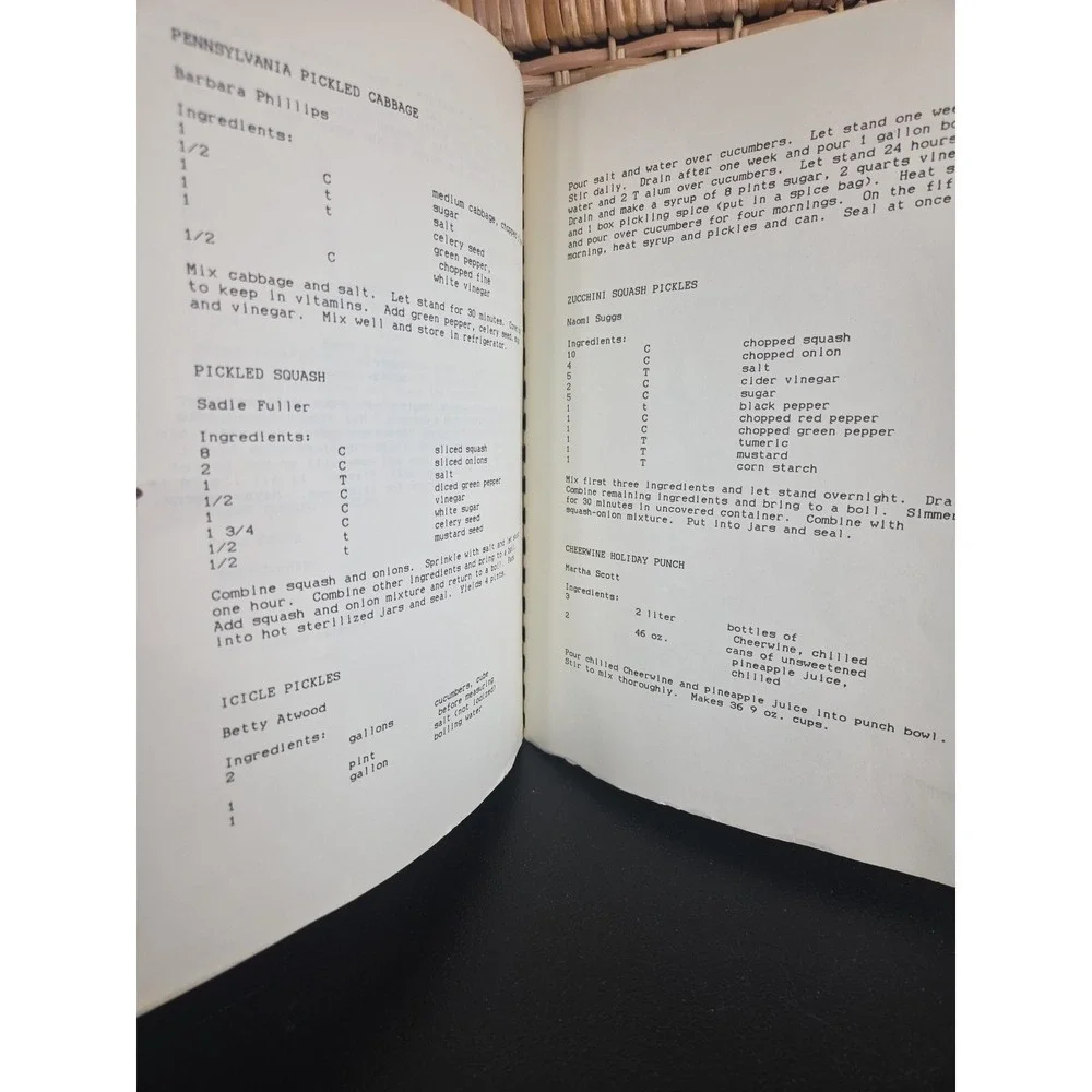 The Carolina‎ Memorial Baptist Church Cook Book Thomasville, NC Acteens 1988